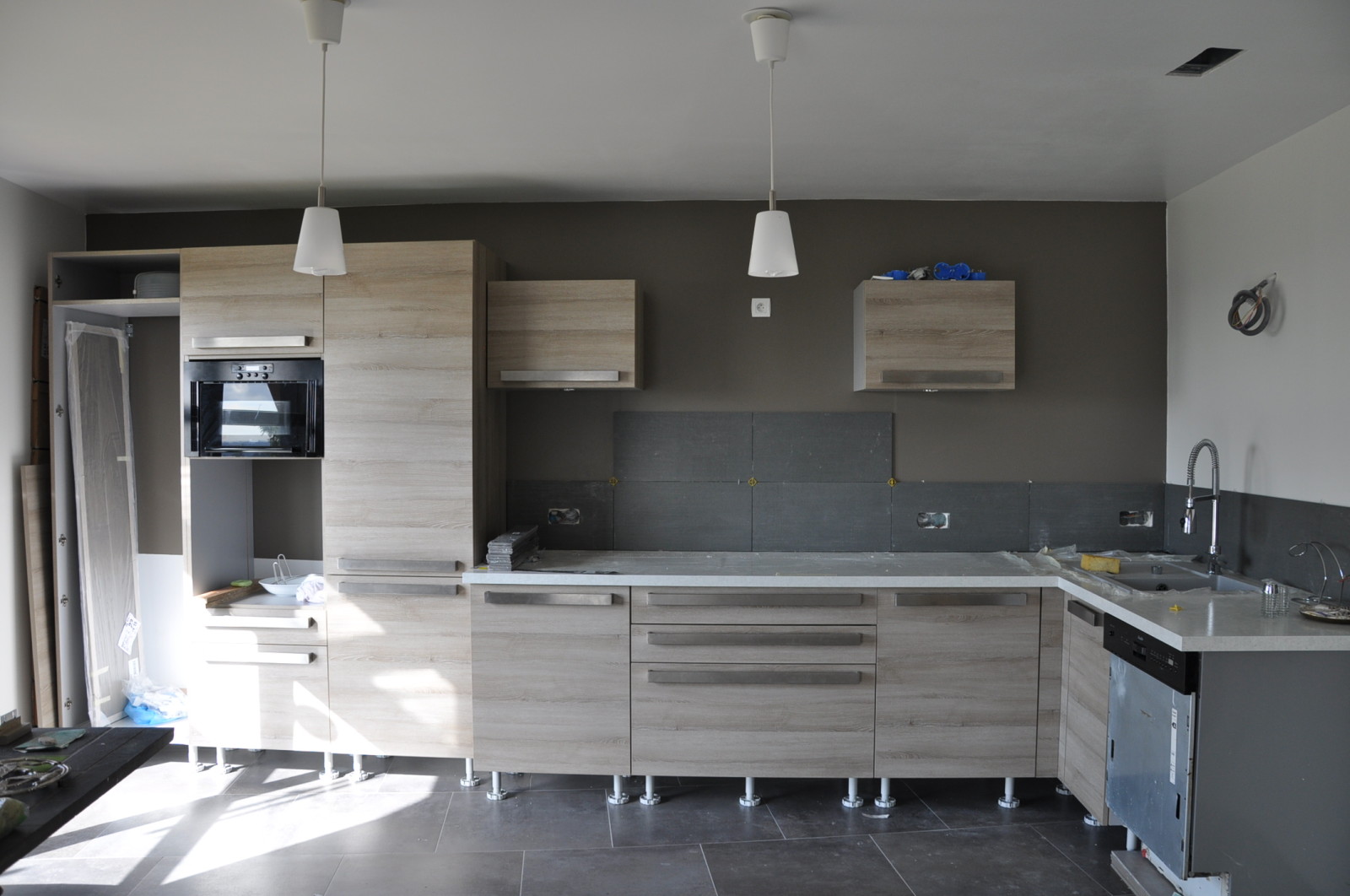 Monter un meuble d'angle cuisine
