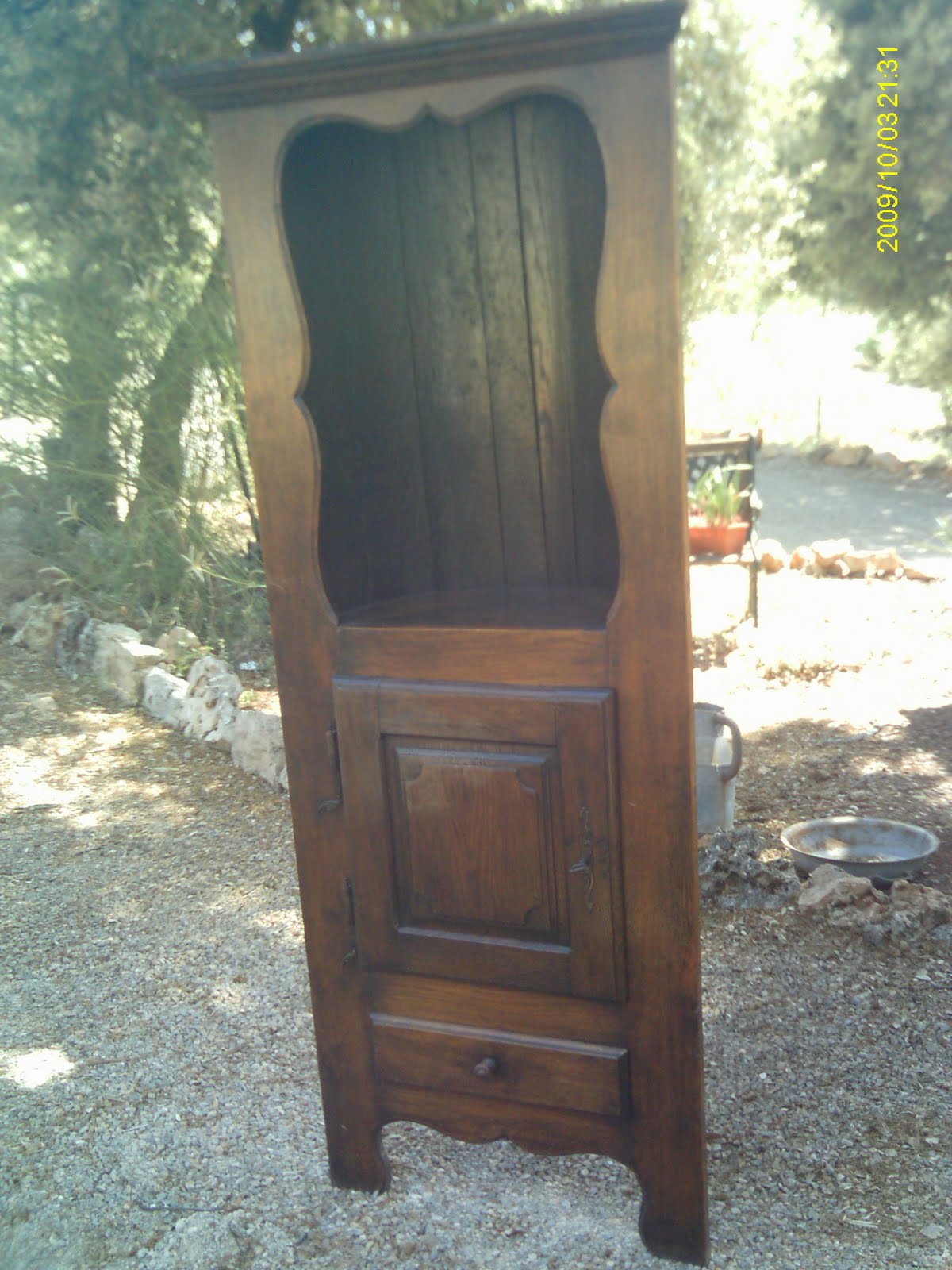 Meuble d'angle rustique
