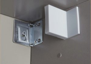Fixer un meuble haut cuisine