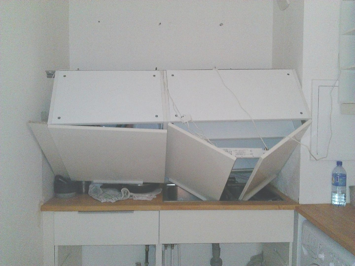 Accrocher meuble haut cuisine ikea