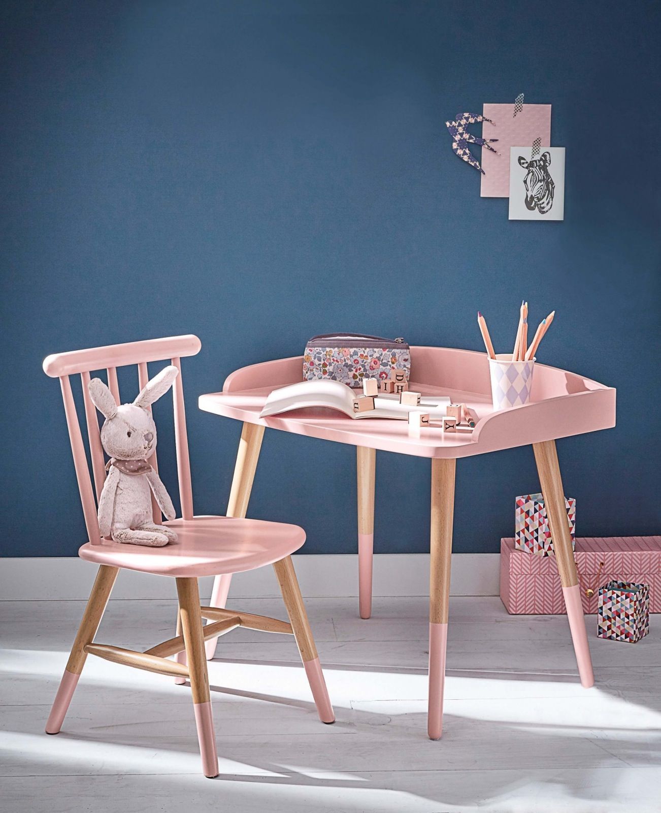 Table scandinave enfant rose