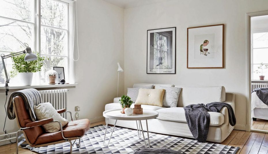 Salon scandinave noir et blanc et jaune