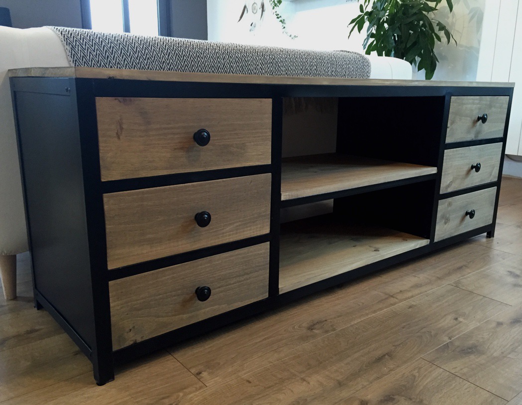 Meuble scandinave noir et bois