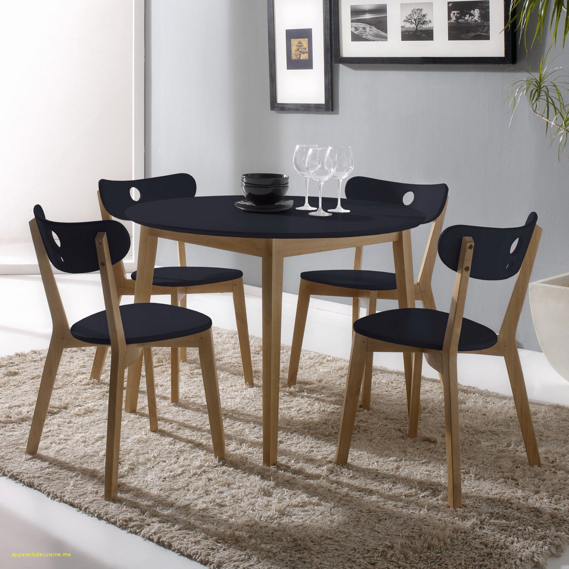 Chaise scandinave avec table en verre