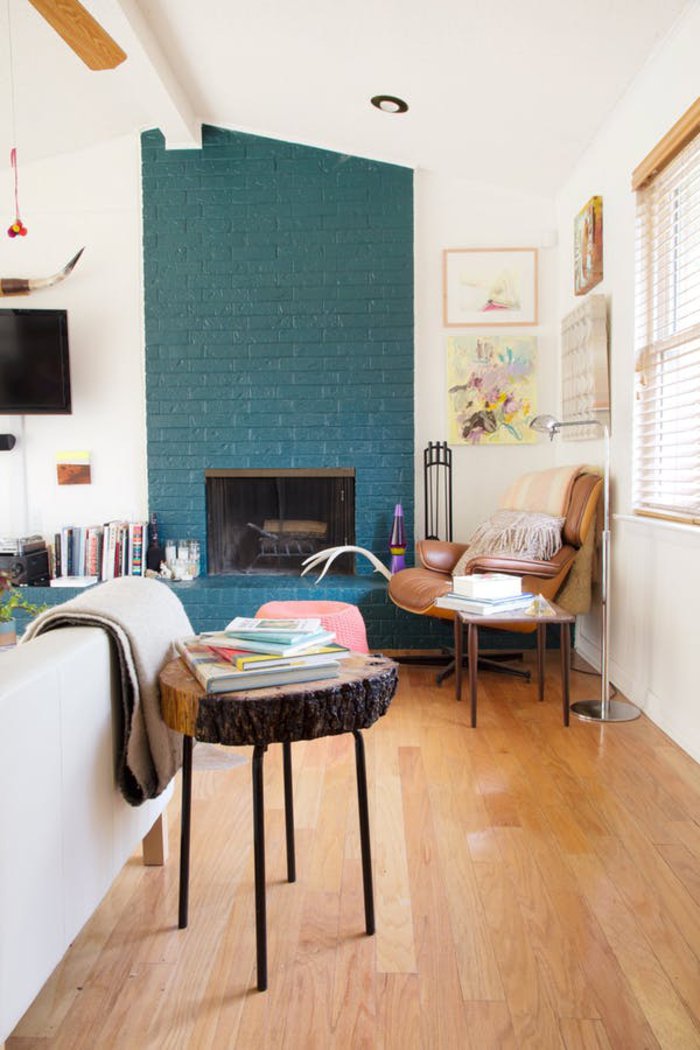 Salon mur bleu scandinave
