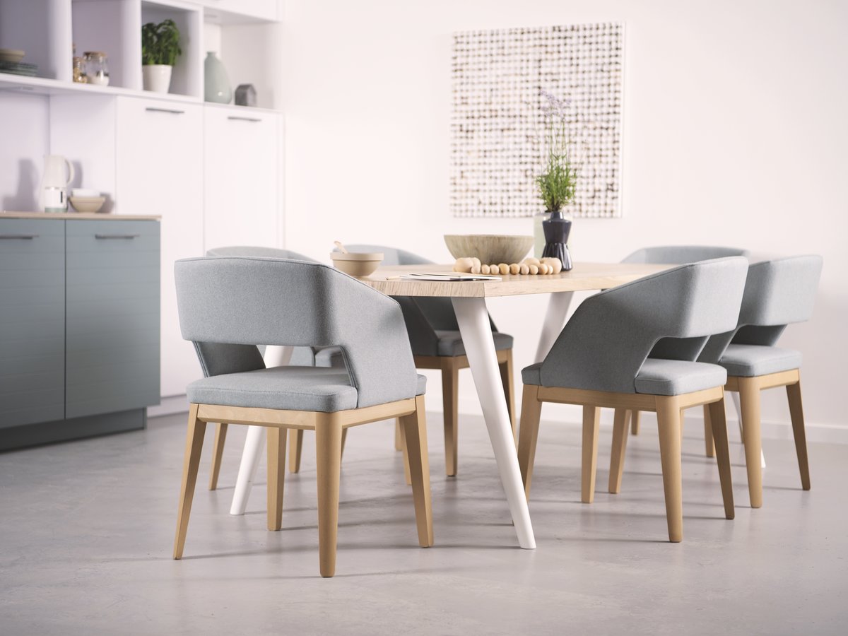 Table plus chaise scandinave