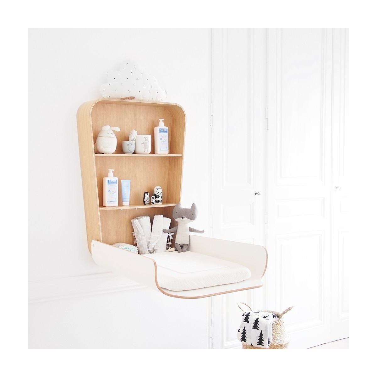 Table a langer murale scandinave