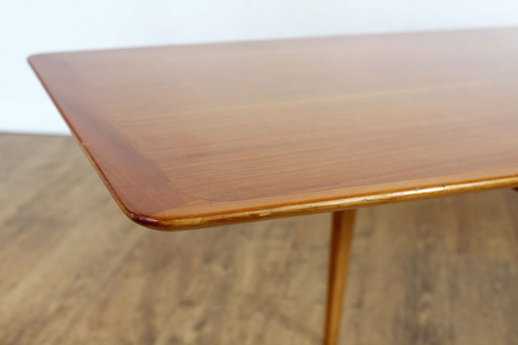 Table basse boomerang scandinave