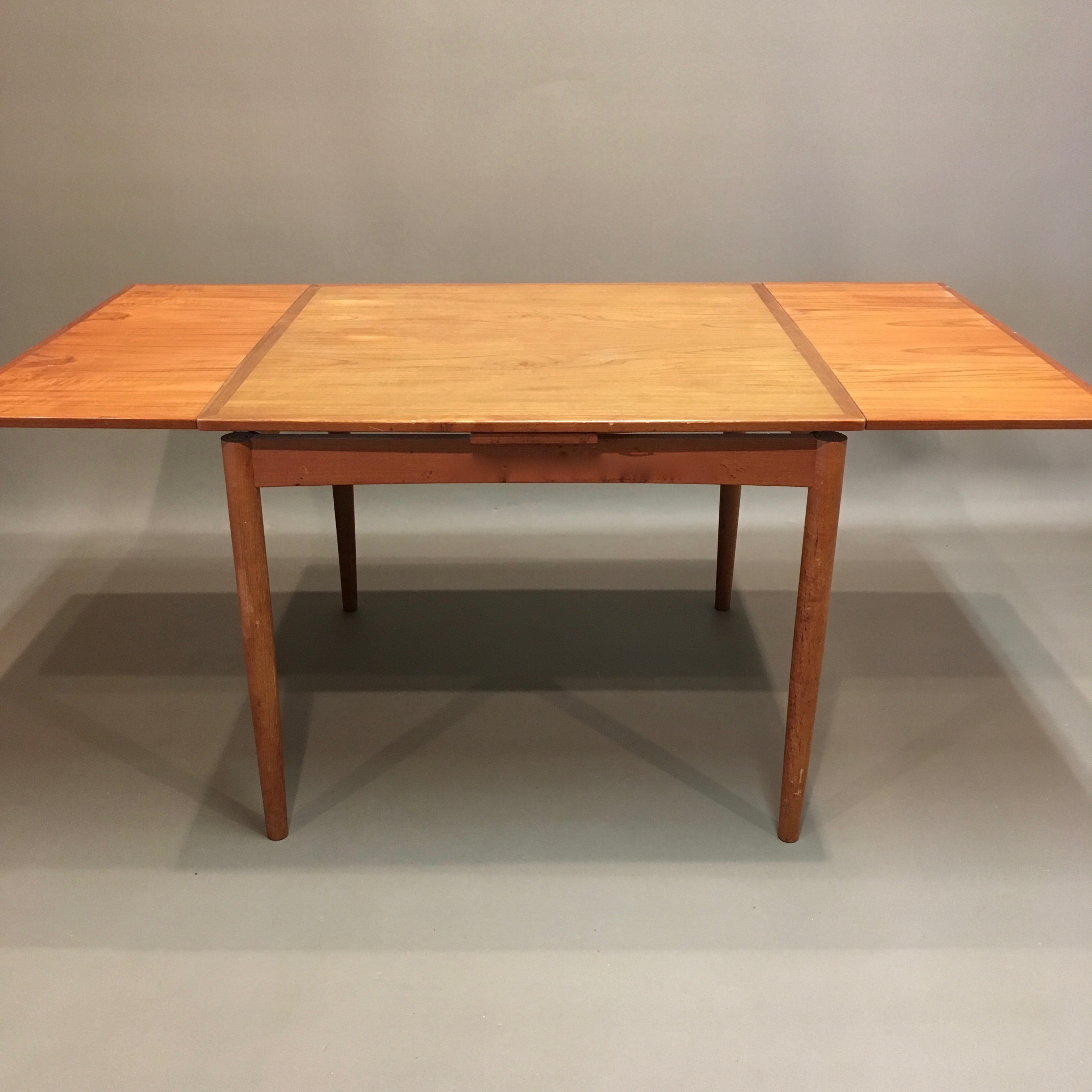 Table carre scandinave rallonge