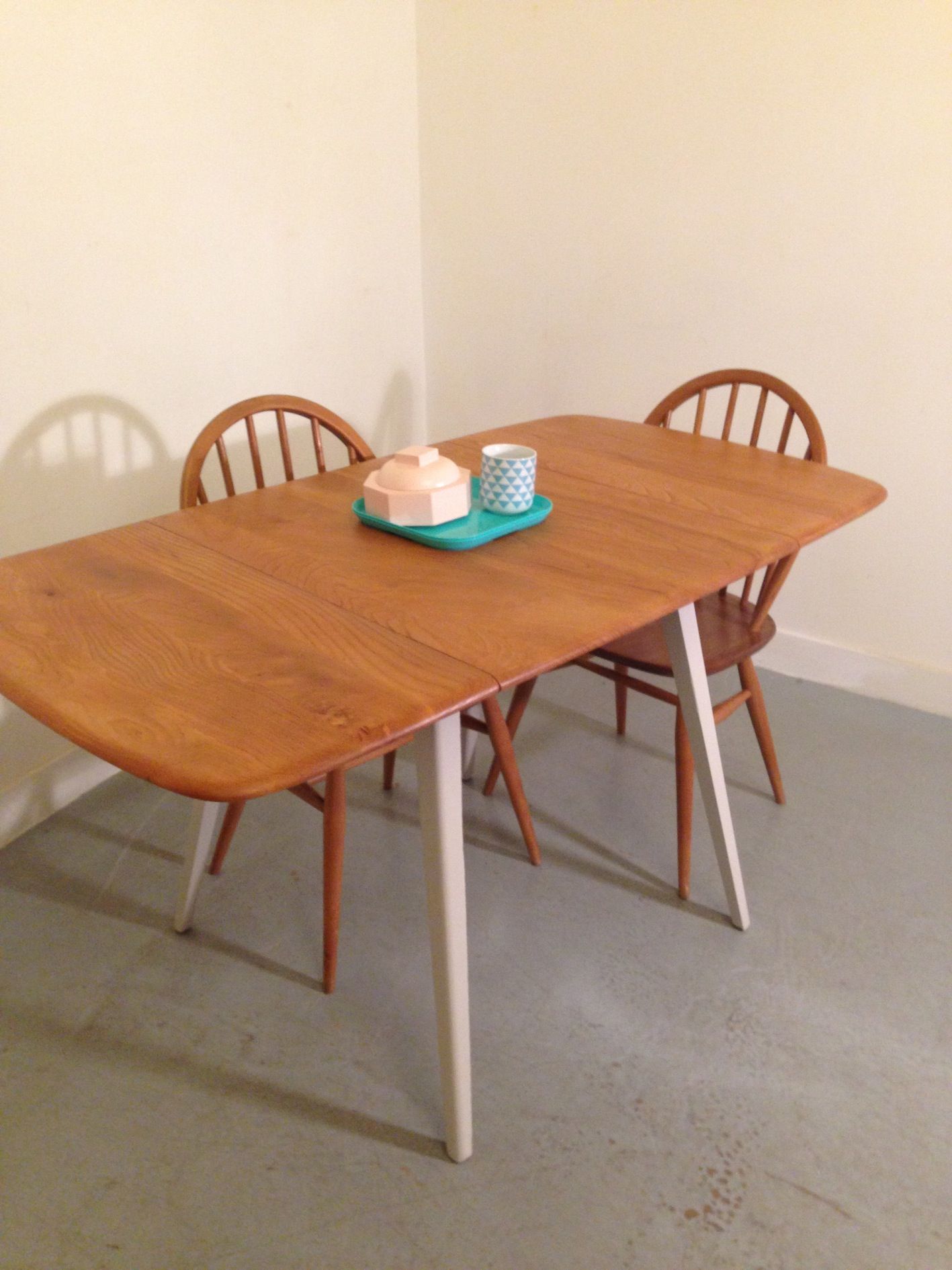 Table style scandinave vintage