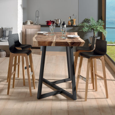 Table en bois cocktail scandinave