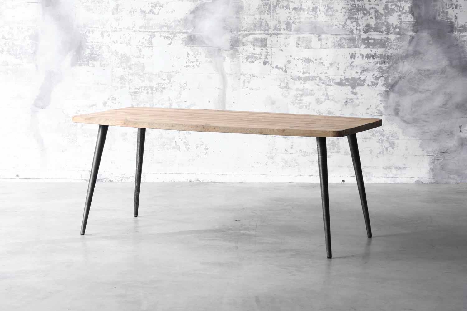 Table scandinave pied metal