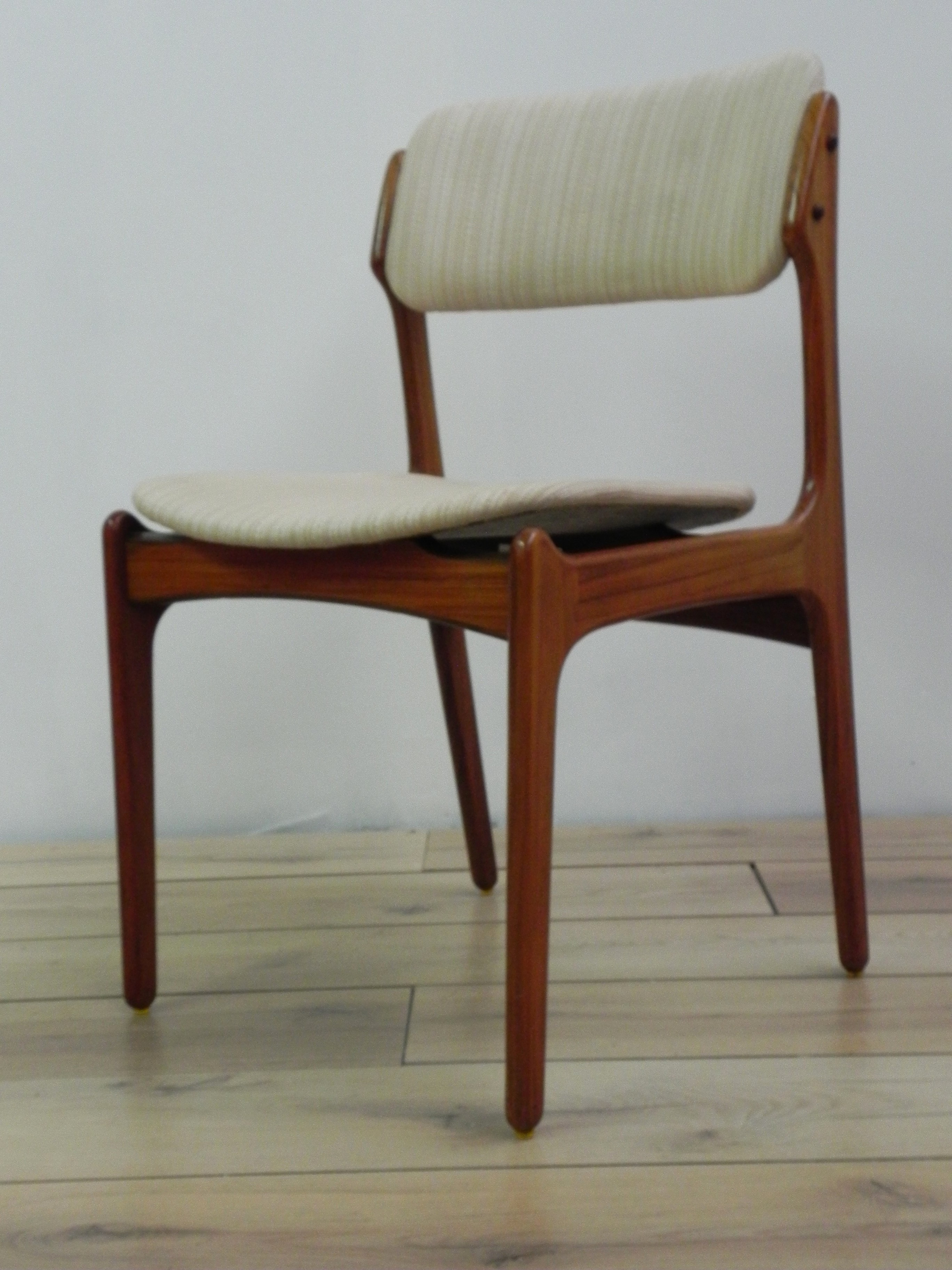 Petite table basse ronde scandinave
