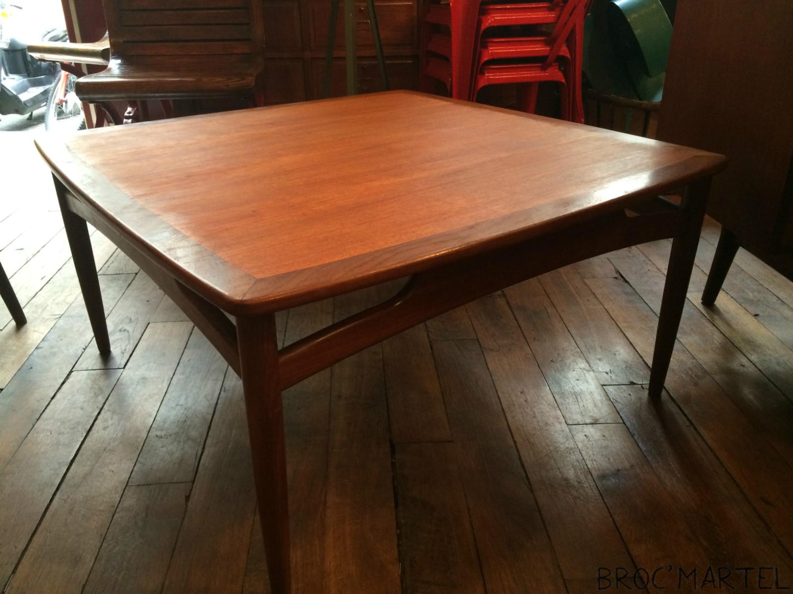 Table carre scandinave