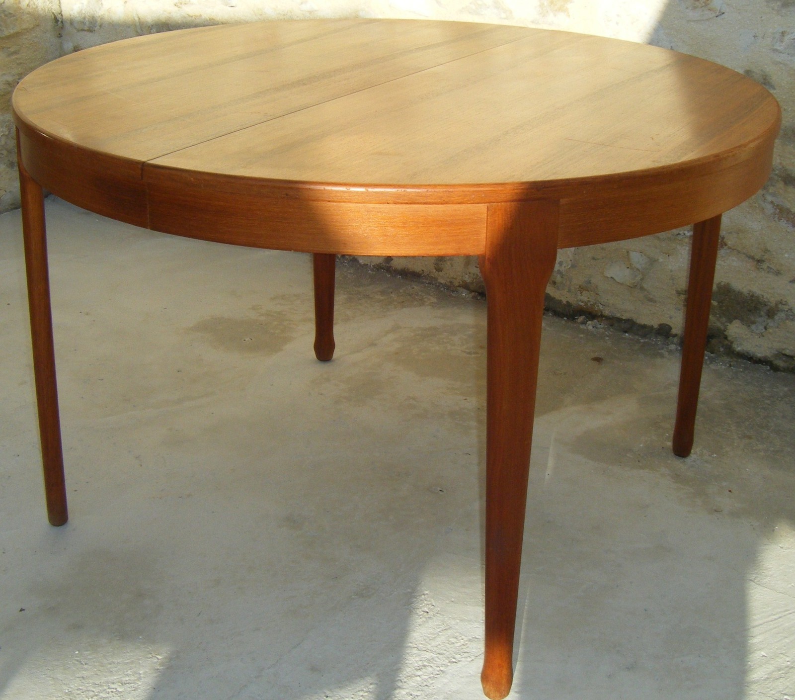 Table scandinave paris