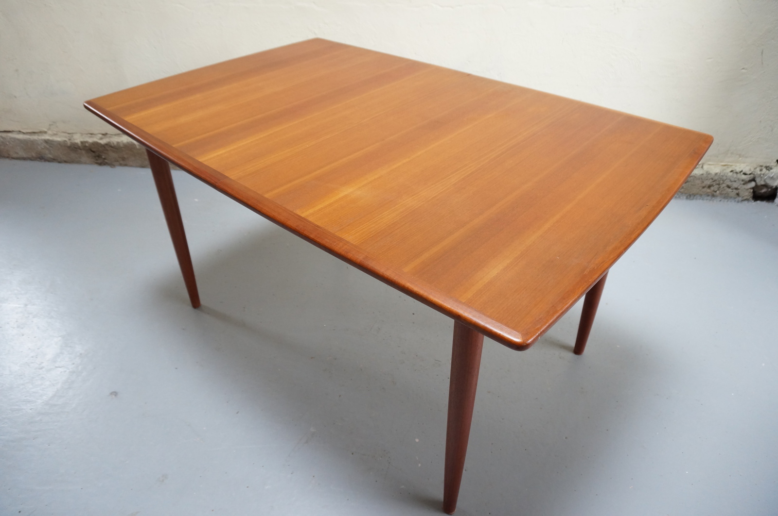 Table scandinave en teck