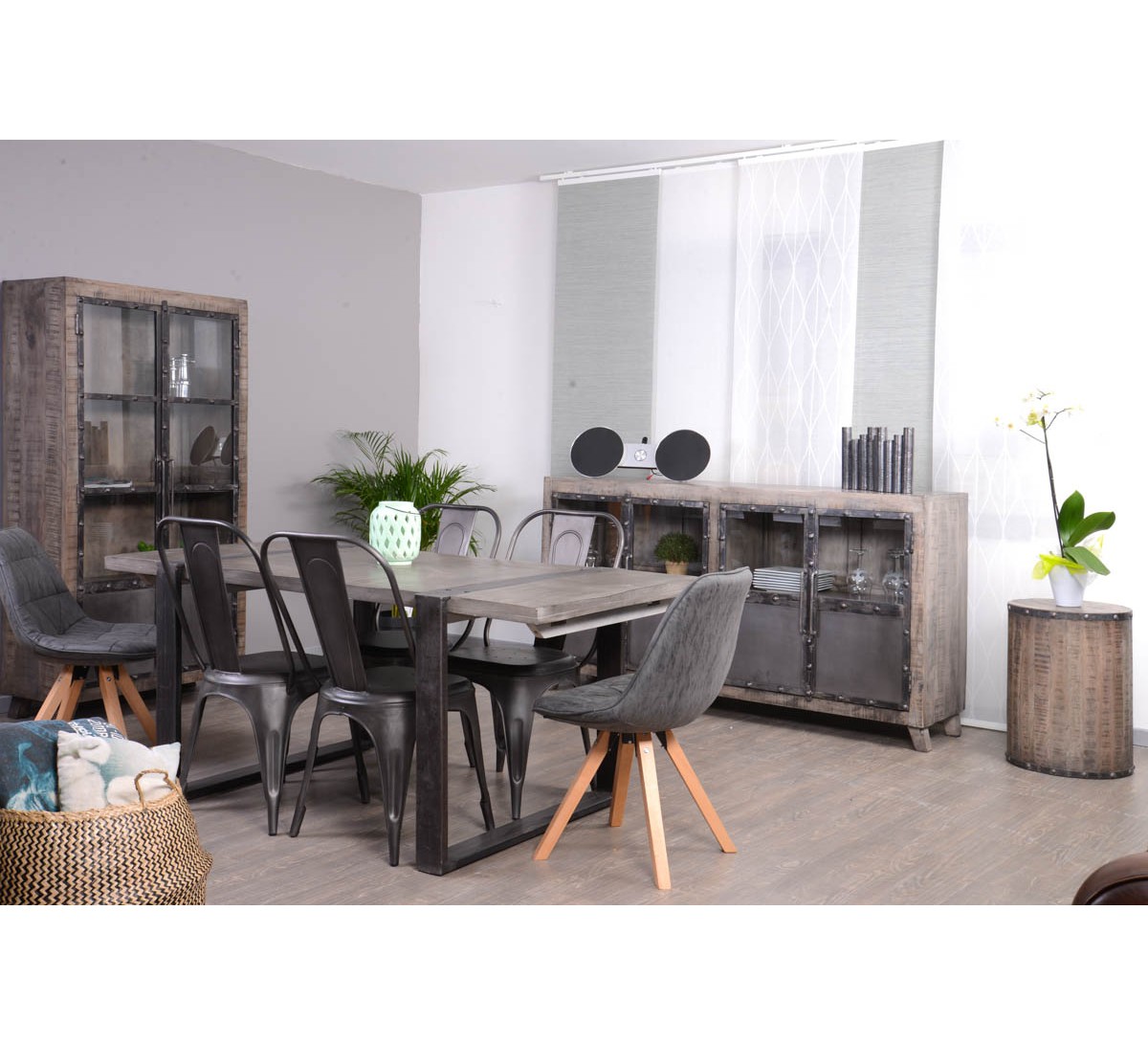 Table scandinave industriel