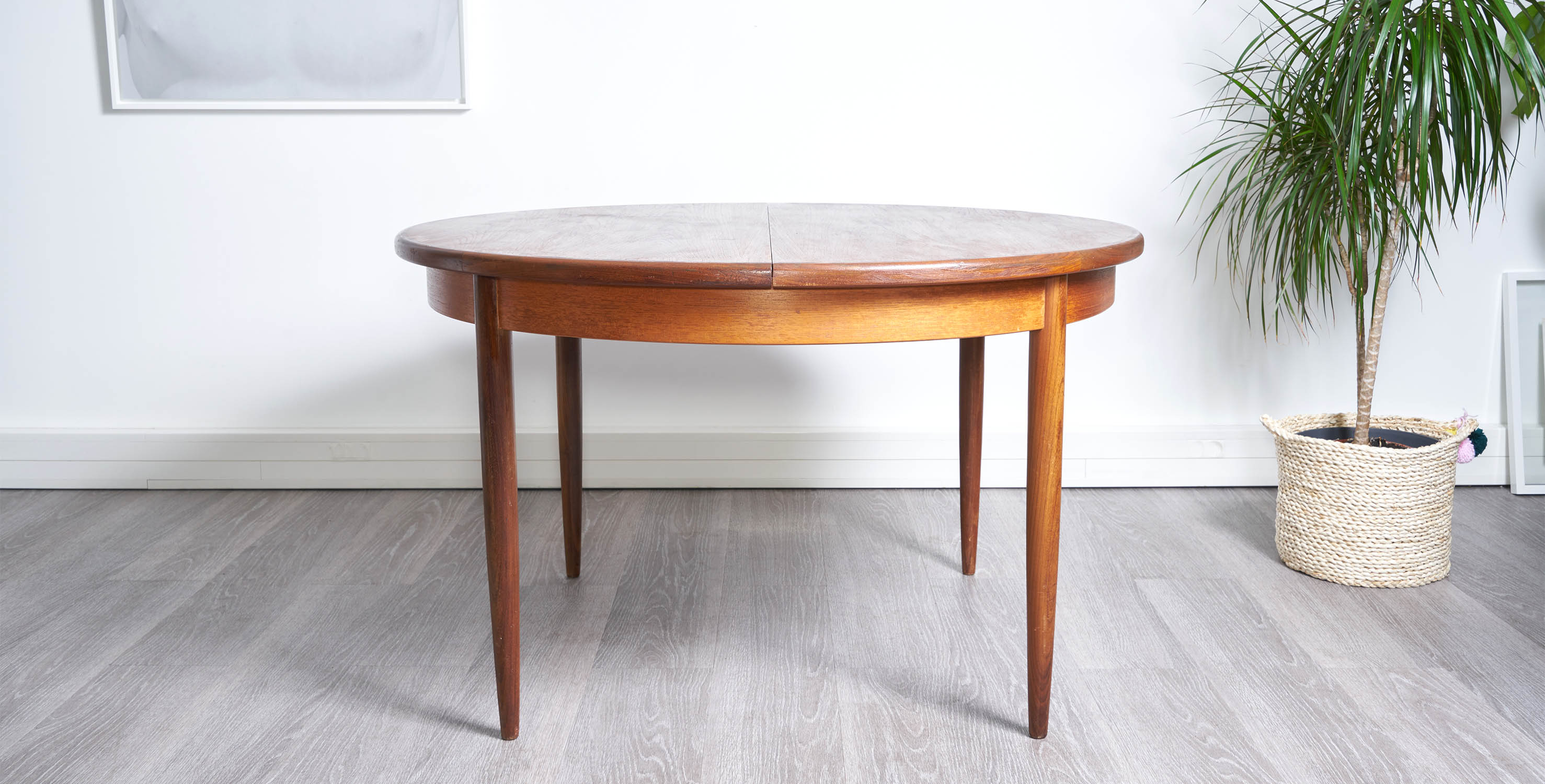 Table ronde type scandinave
