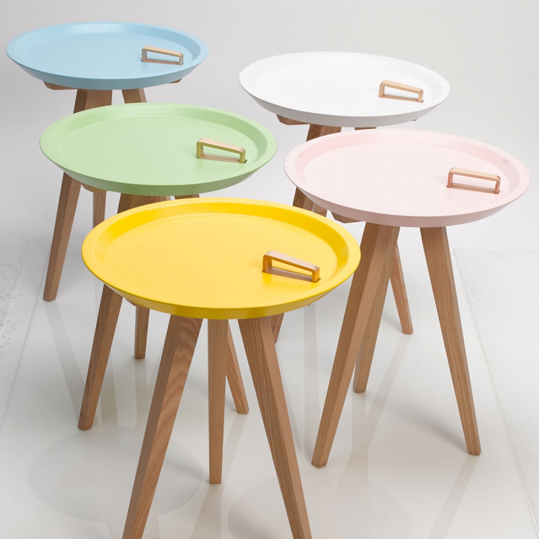Petite table scandinave jaune