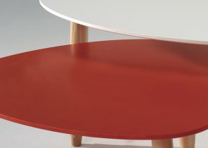 Table basse scandinave rouge