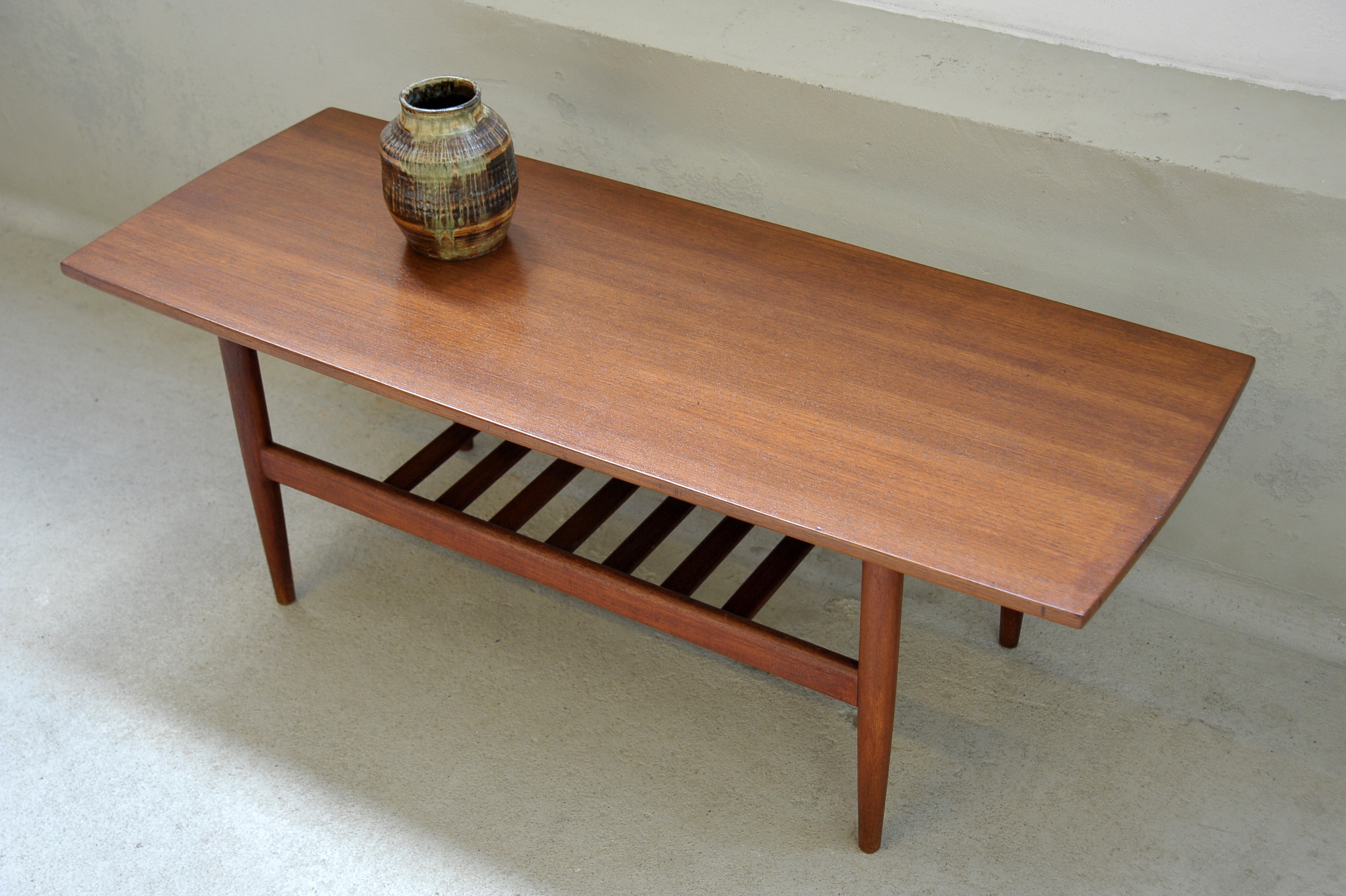 Table en teck scandinave