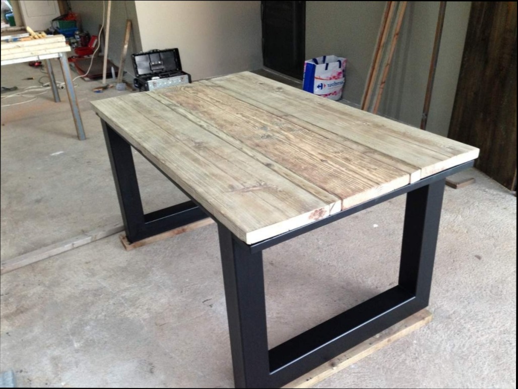 Table style scandinave en verre