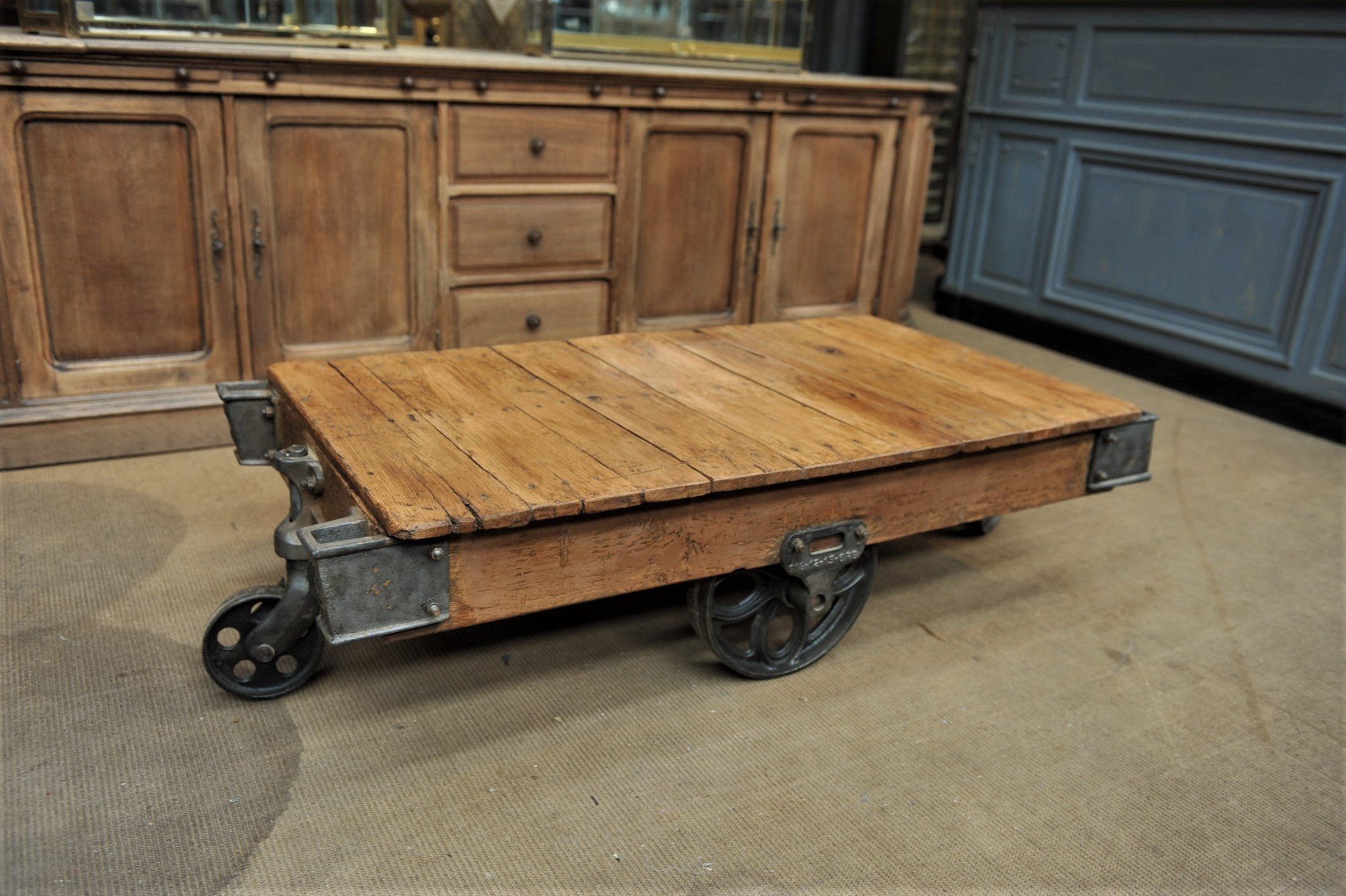 Table basse industrielle wagon