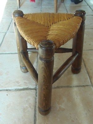 Tabouret dessus paille