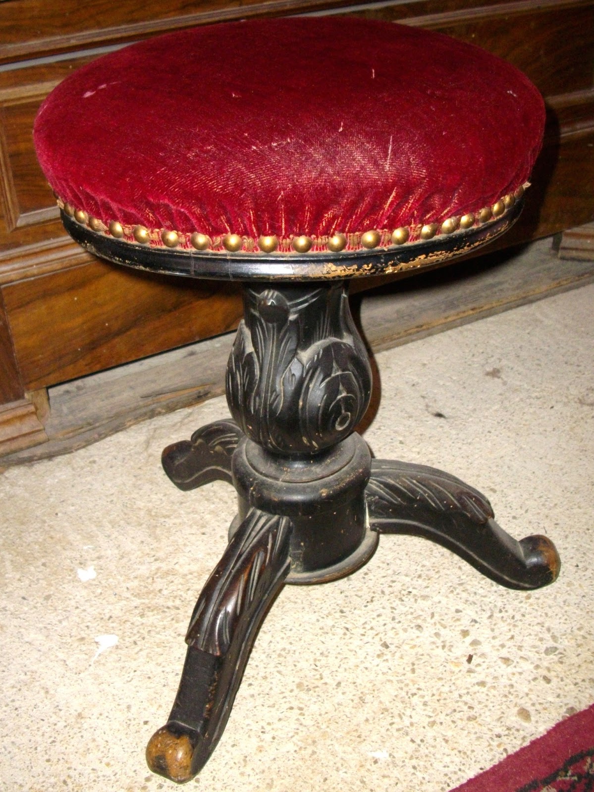 Tabouret de piano ancien