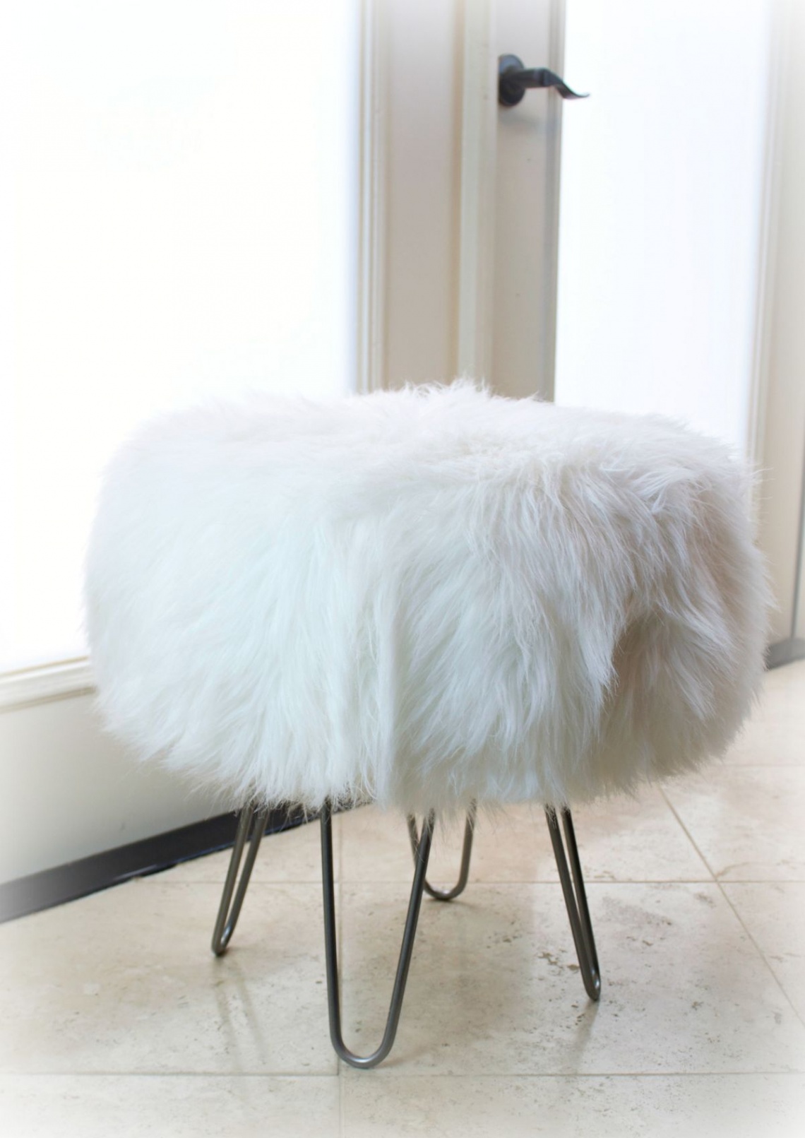 Tabouret poils blanc