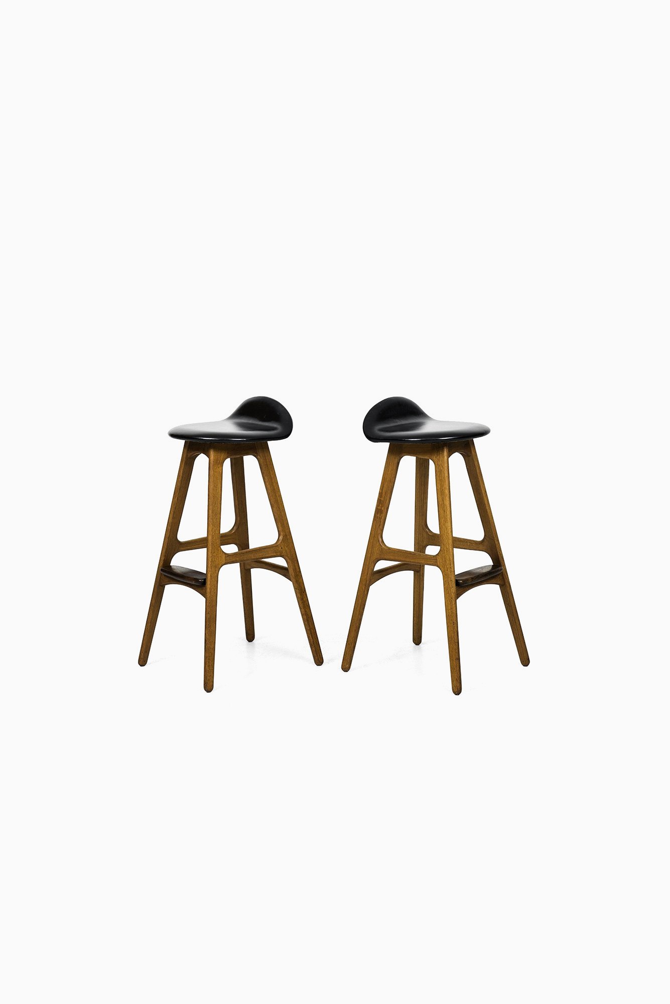 Table plus tabouret