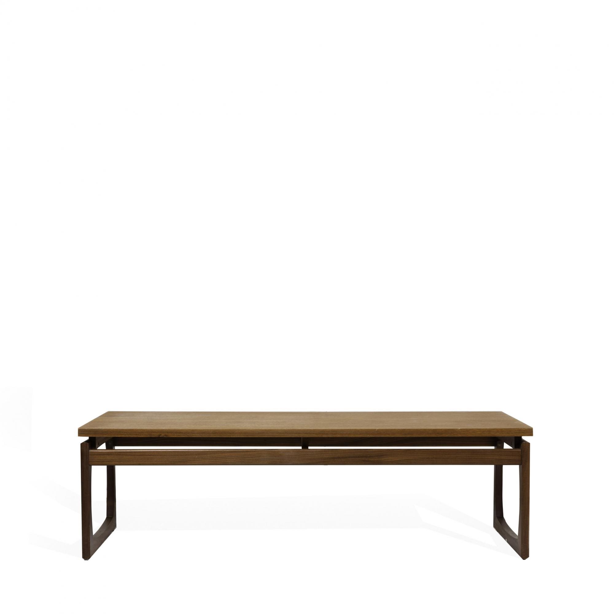 Table scandinave marron