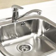 Comment déboucher un évier avec du bicarbonate de soude