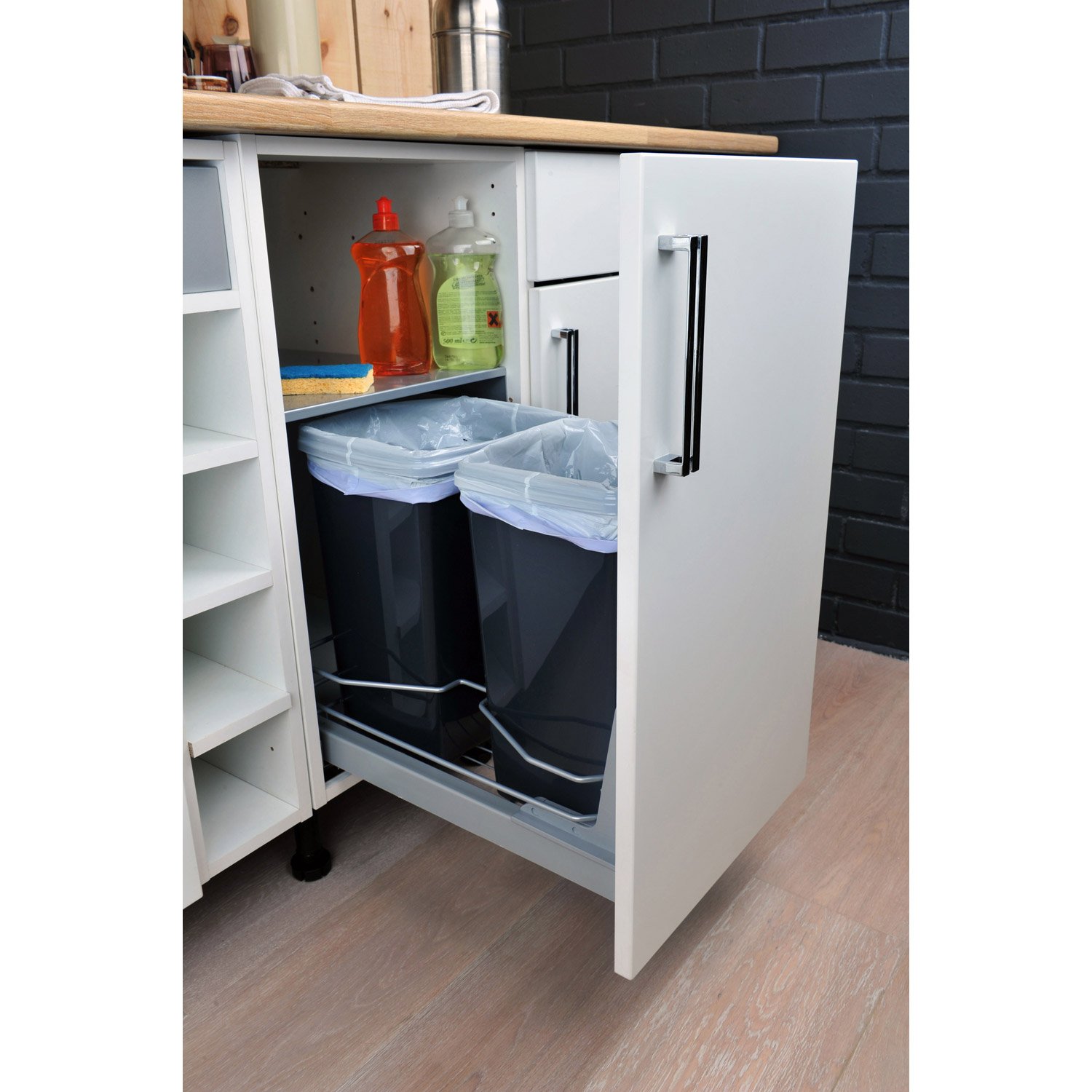 Rangement produit entretien sous evier