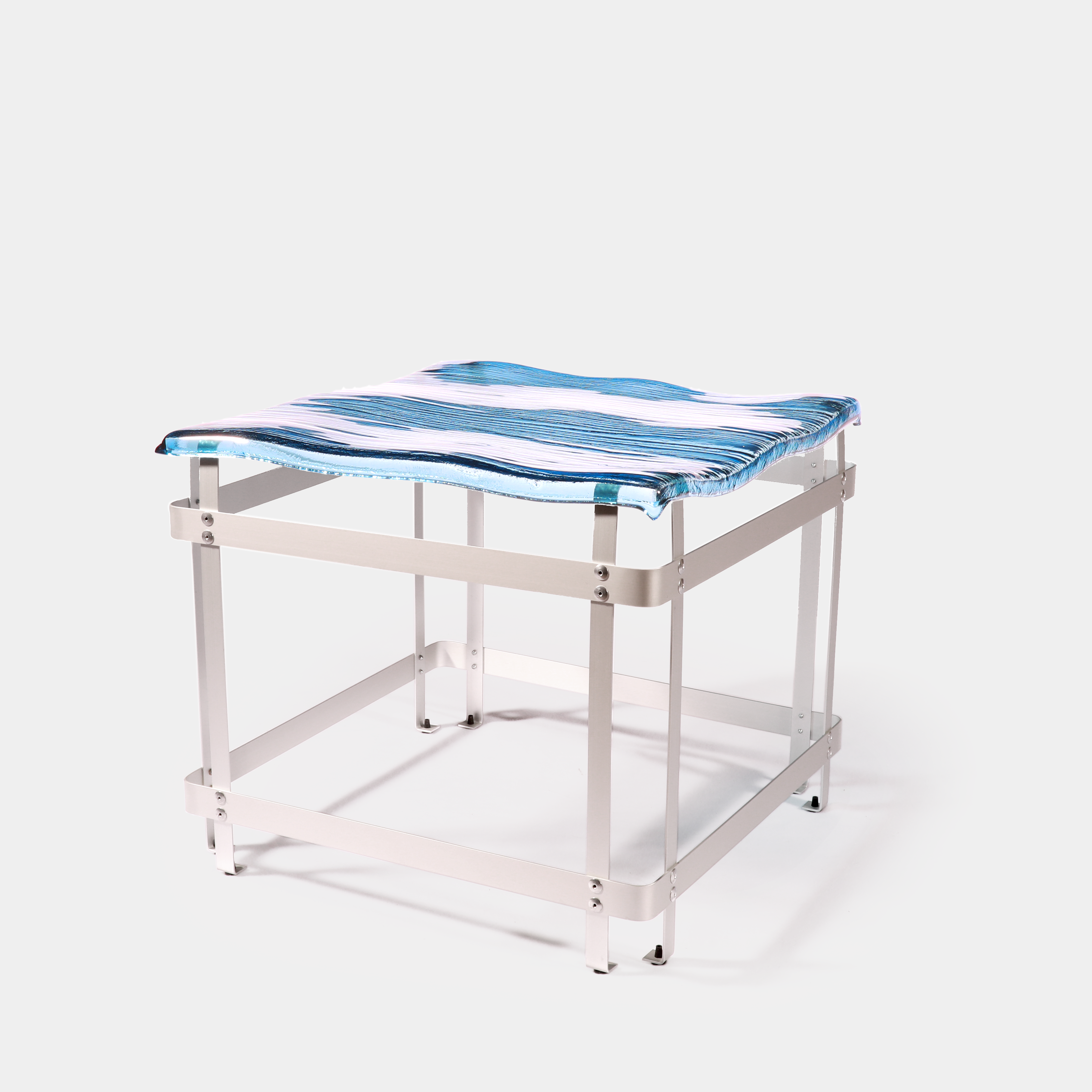 Table basse en verre bleu