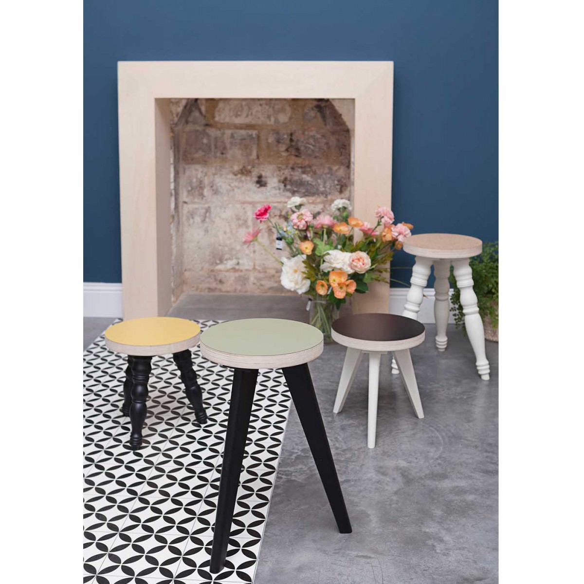 Tabouret pied compas