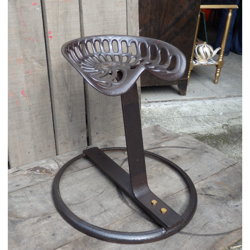 Tabouret avec siege de tracteur
